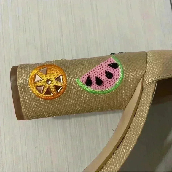 Gianni Bini Joenahtwo Natural Straw Fruit Embellished Block Heel Sandals Summer - Picture 6 of 16